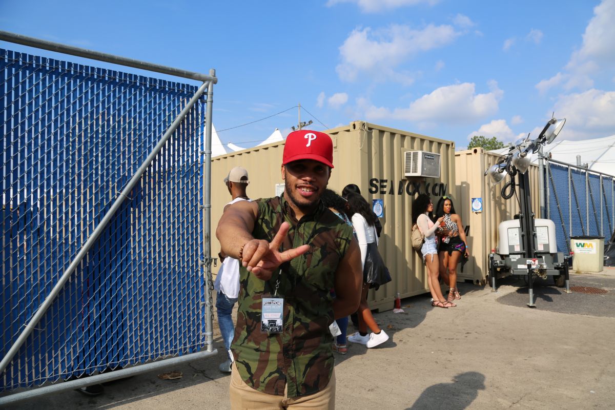 Backstage At The Roots