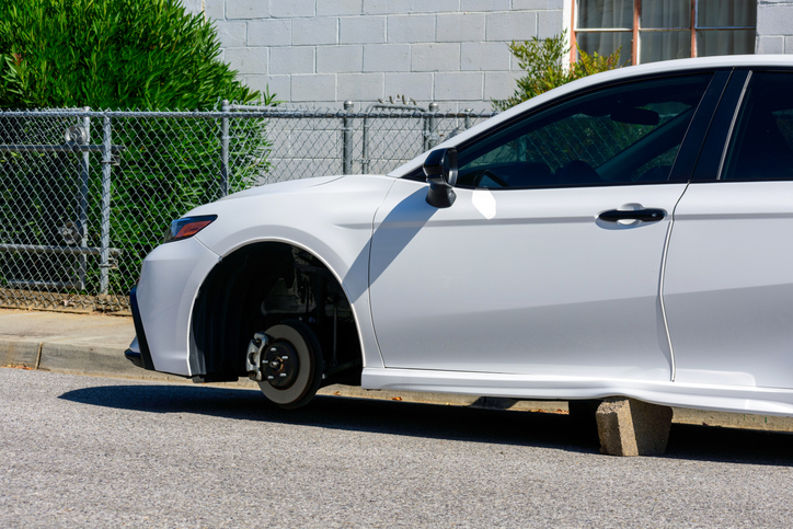 Car with stolen wheels and tires
