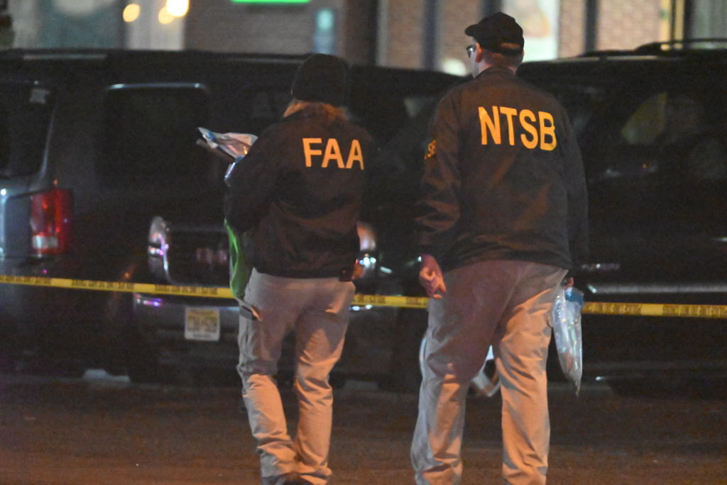 Casualties reported as small plane crashes in US city of Philadelphia